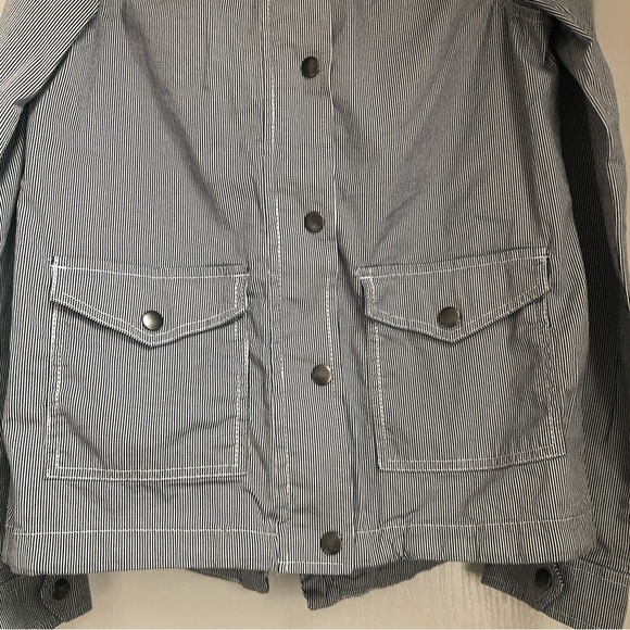 So striped jacket. - Picture 4 of 9